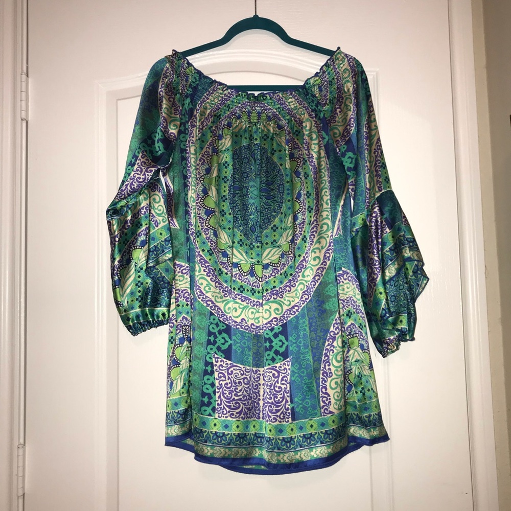 🦚 Classique brand off-the-shoulder tunic 🦚
